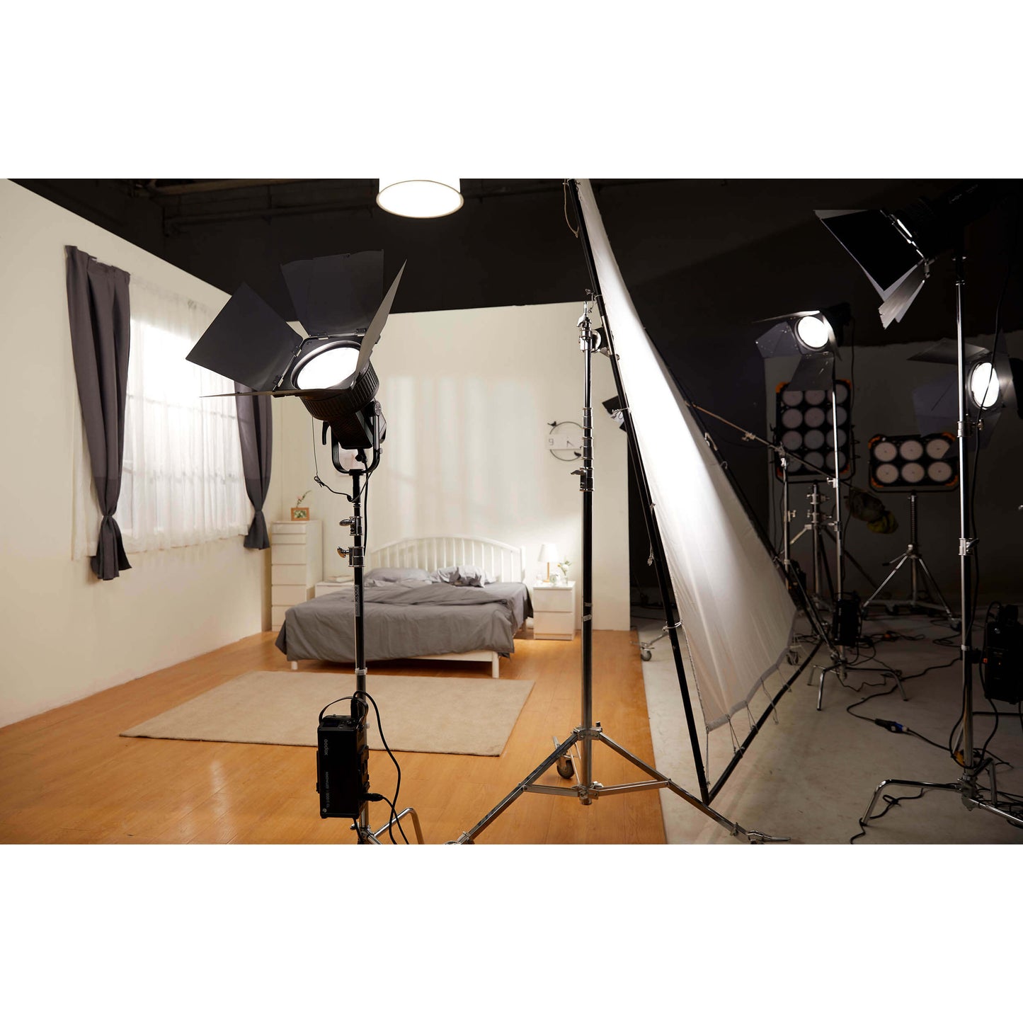 KNOWLED M600D 740W High Powered Soundless Light by Godox 