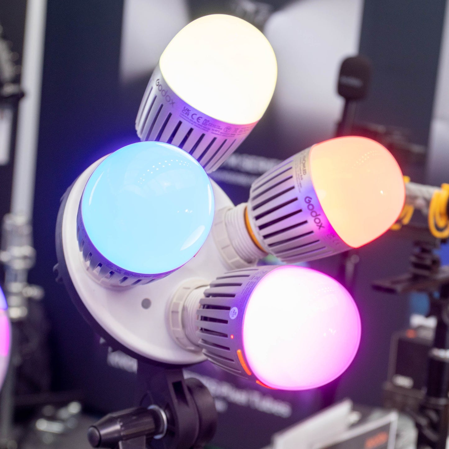 KNOWLED C10R RGBWW Creative Bulb By Godox 