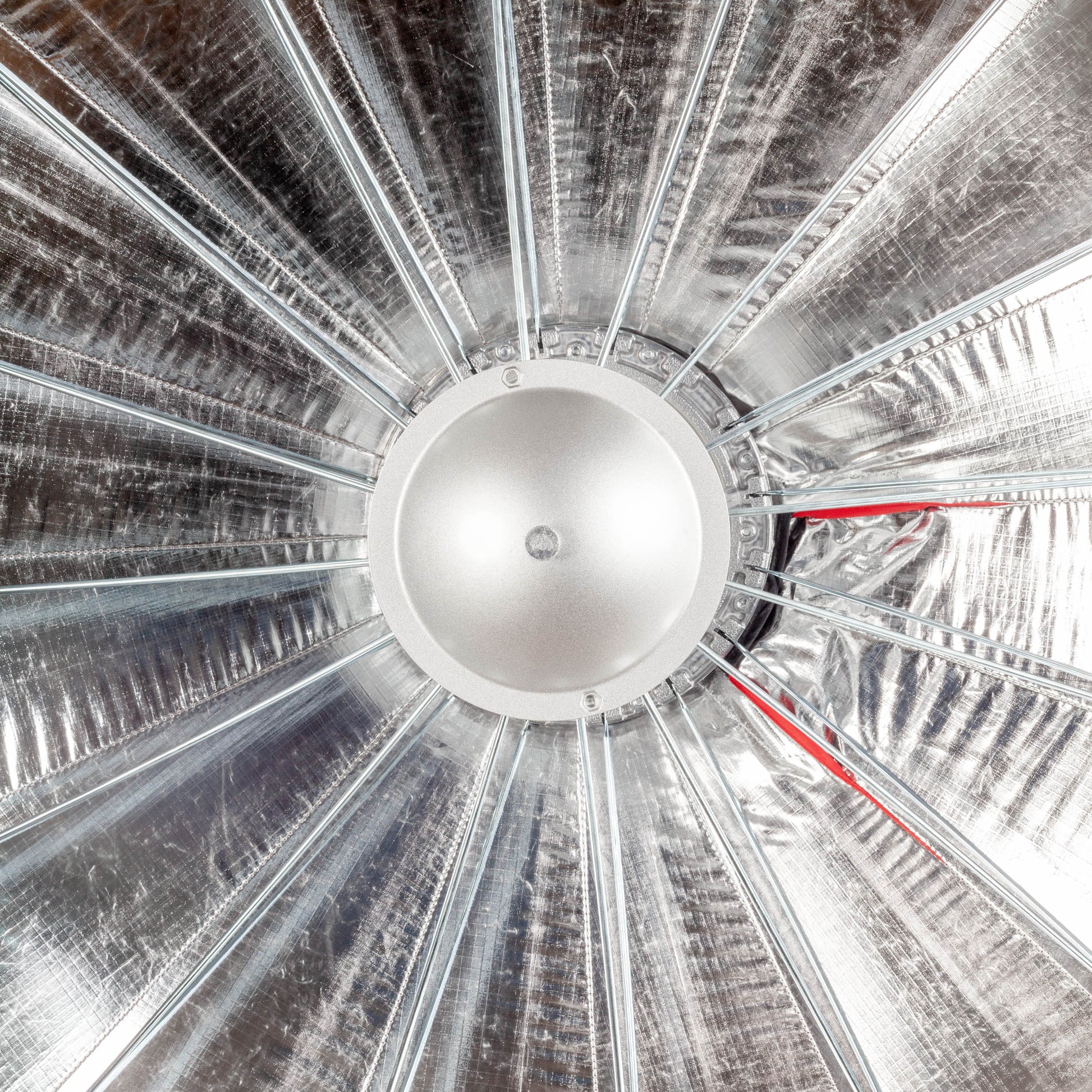 105cm 16-Sided Portable Collapsible Softbox with Silver Interior (Close-Up)