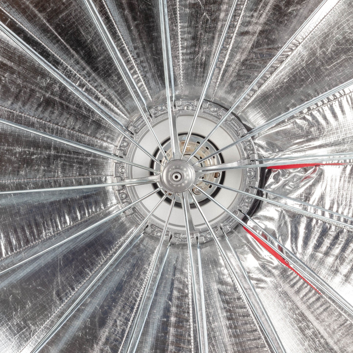 105cm 16-Sided Portable Collapsible Softbox with Silver Interior (Close-Up)