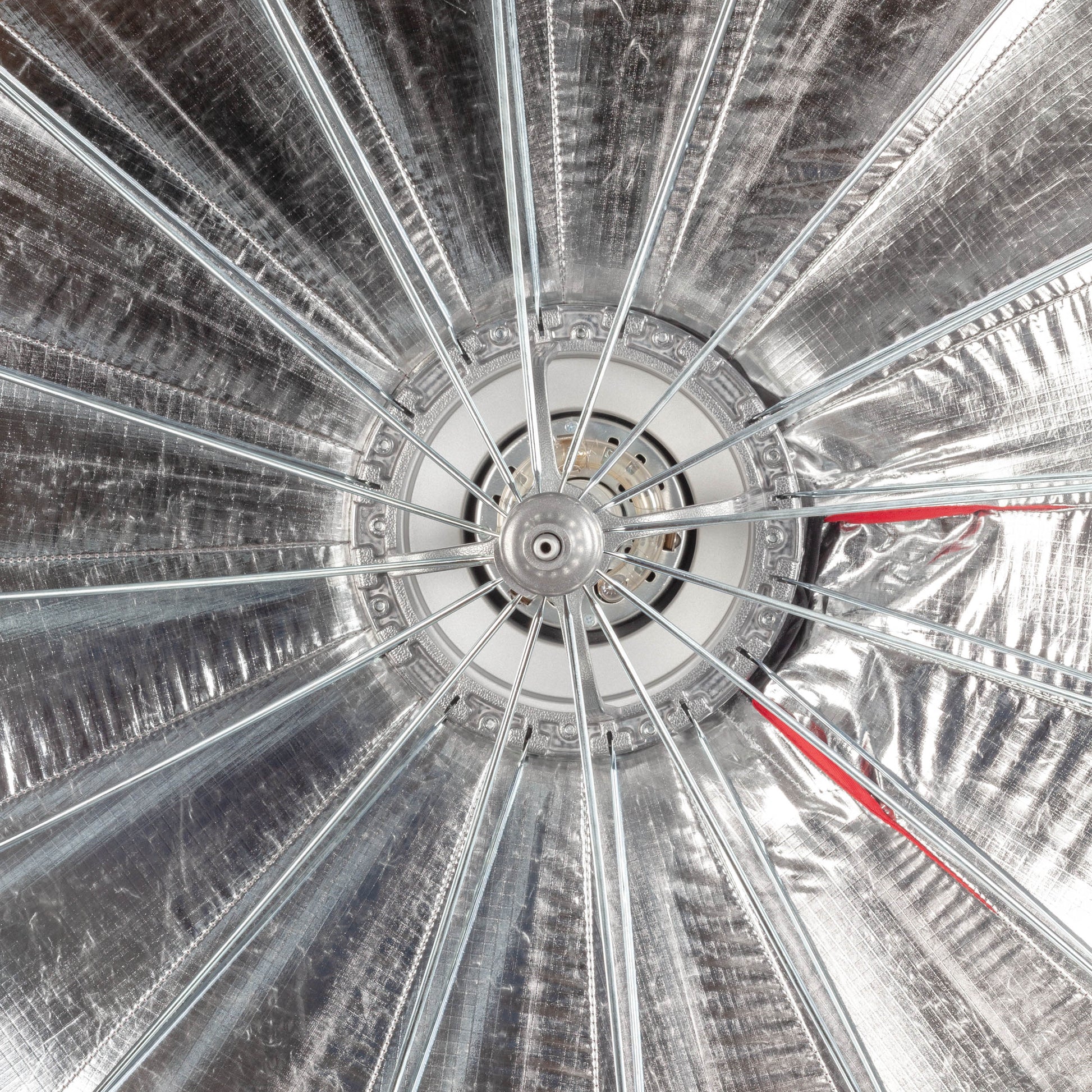 105cm 16-Sided Portable Collapsible Softbox with Silver Interior (Close-Up)