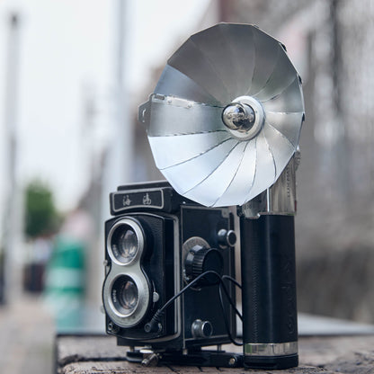 The LUX Master connected to an old Twin Lens Reflex Camera