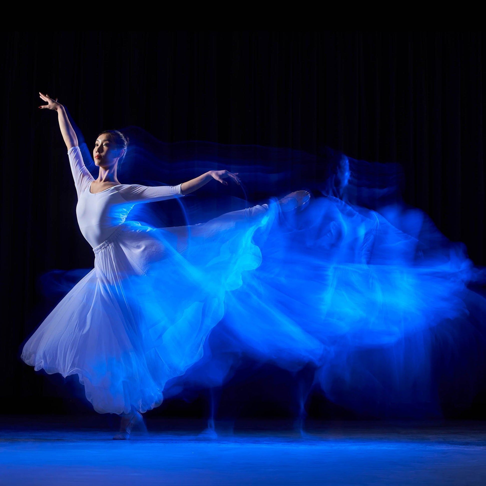 Rear-Cutain Sync effect of a Ballerina Dancing