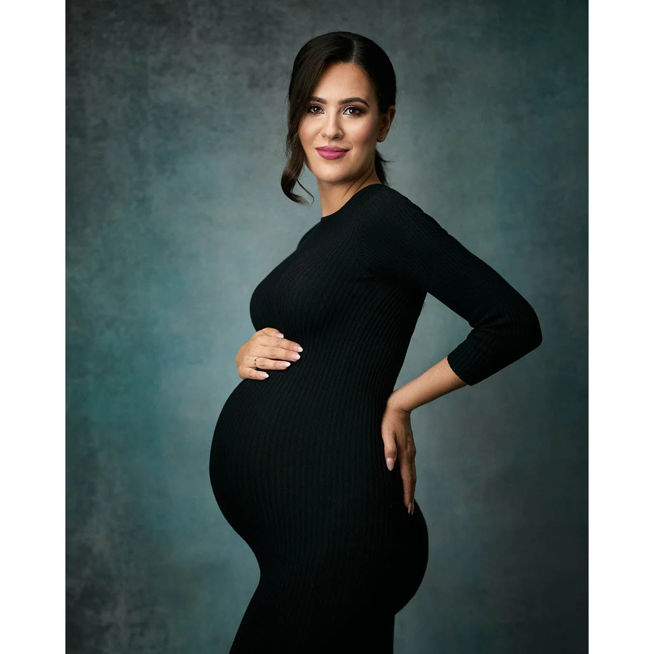 Pregnant woman wearing a black dress against a 1.5x2.1m Texture Colour Spray Hand-Painted Canvas Photography Backdrop From Kate Backdrops