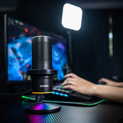 Lifestyle images of EM68X microphone used in a gaming set up