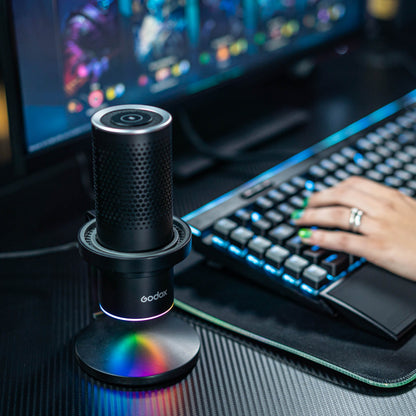 Lifestyle images of EM68X microphone used in a gaming set up